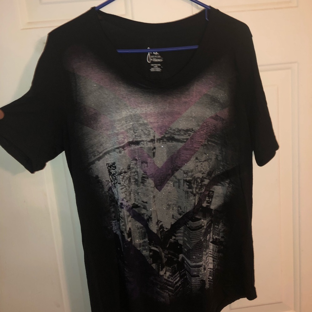 Women’s T-shirt with city background